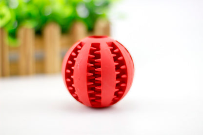 Futterball aus Gummi mit integriertem Futterbehälter