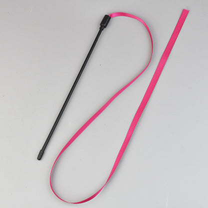 Interaktiver Katzenwedel mit buntem Band