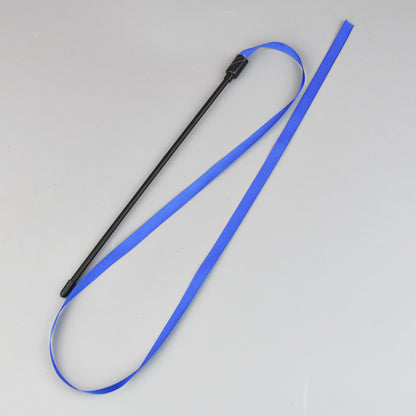 Interaktiver Katzenwedel mit buntem Band